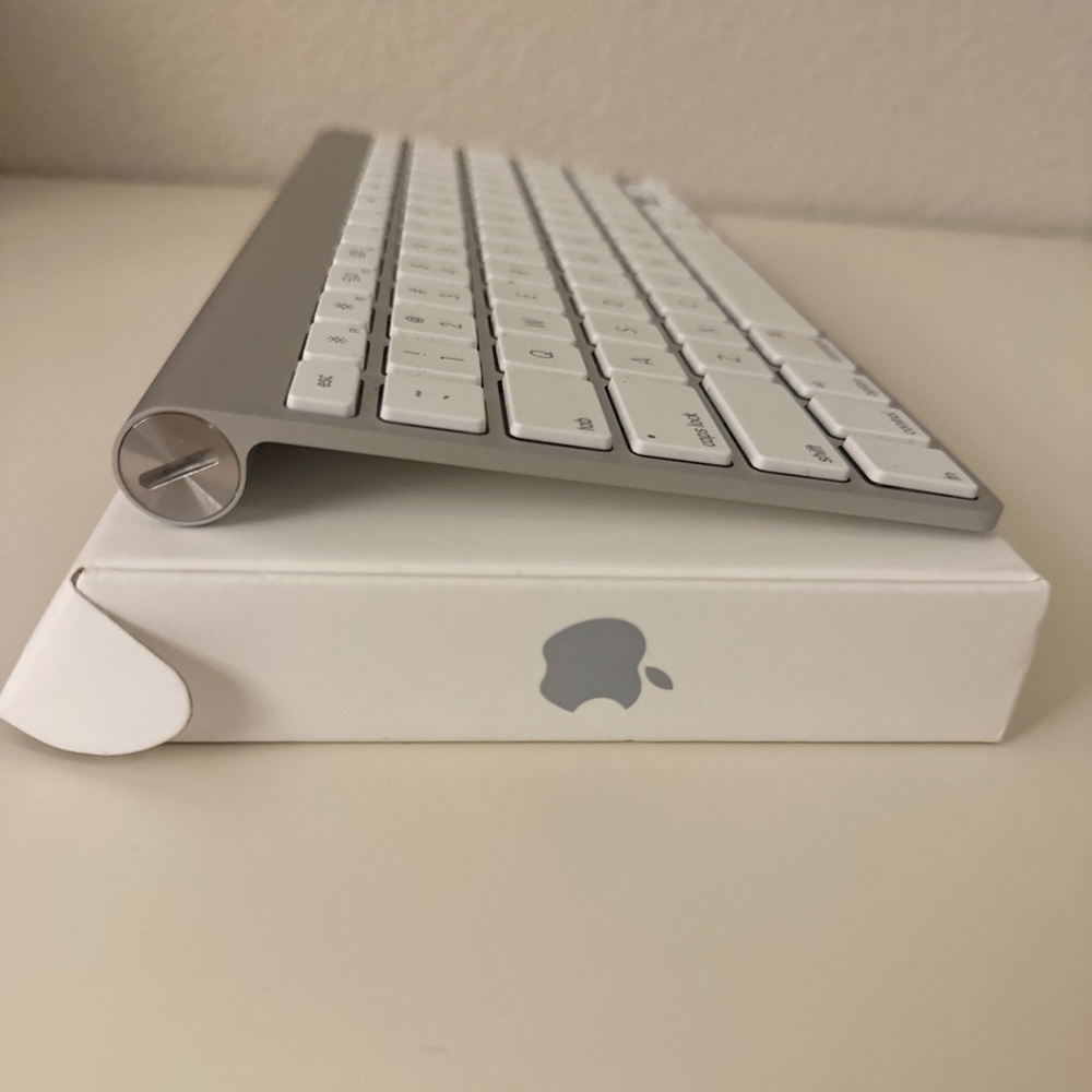 Apple Wireless Magic Keyboard - Picture 5 of 6